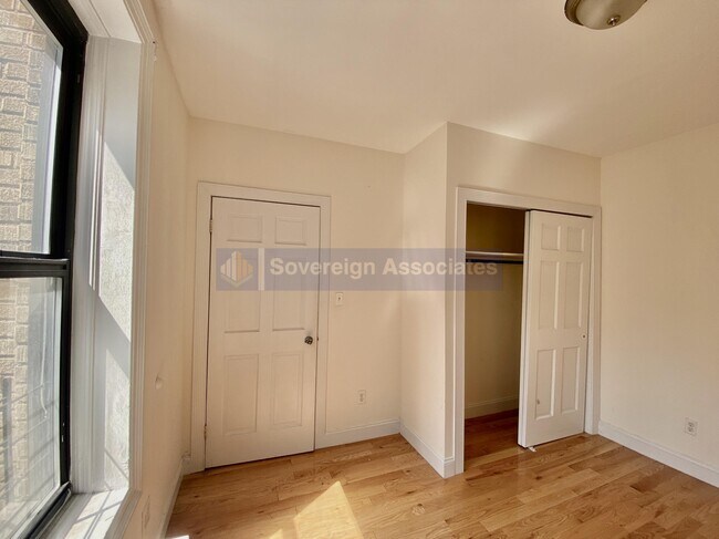 Building Photo - 686 W 204th St