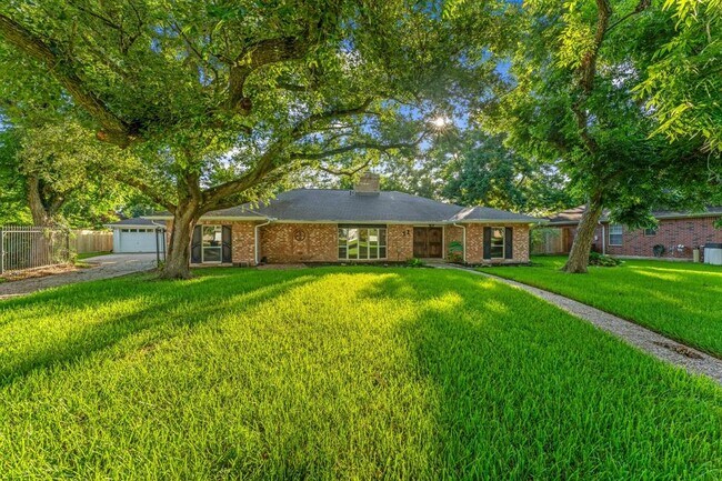 Primary Photo - 11 Whittier Dr
