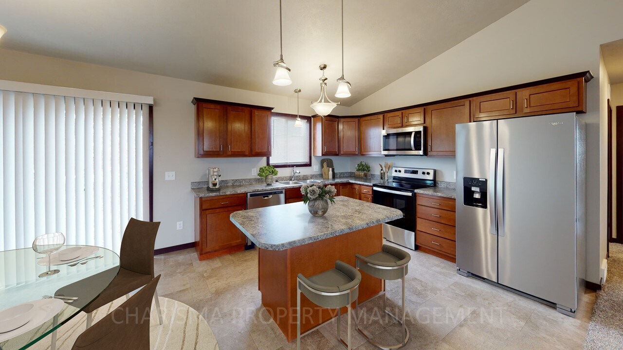 Building Photo - 265 Vernon Dr