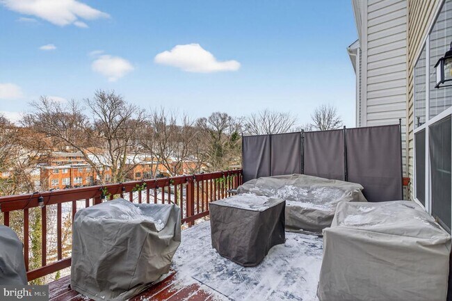 Building Photo - 806 Maury Ave