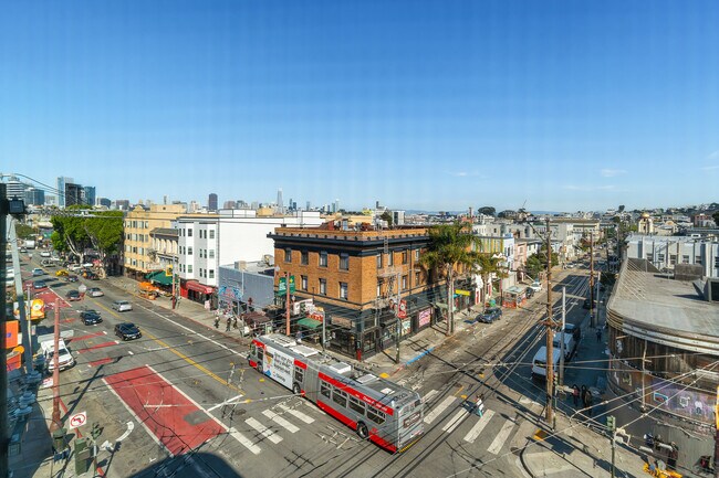 Building Photo - 2208 Mission St
