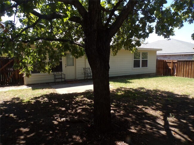 Building Photo - 2612 Sierra Dr