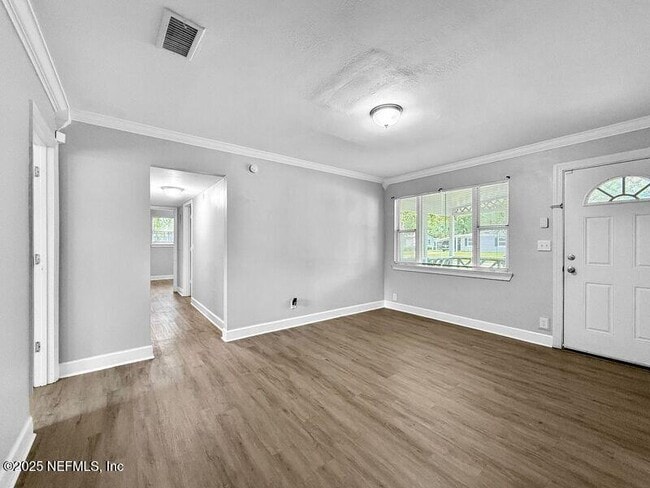 Building Photo - 2026 Burpee Dr