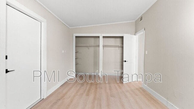 Building Photo - 1541 W La Salle St