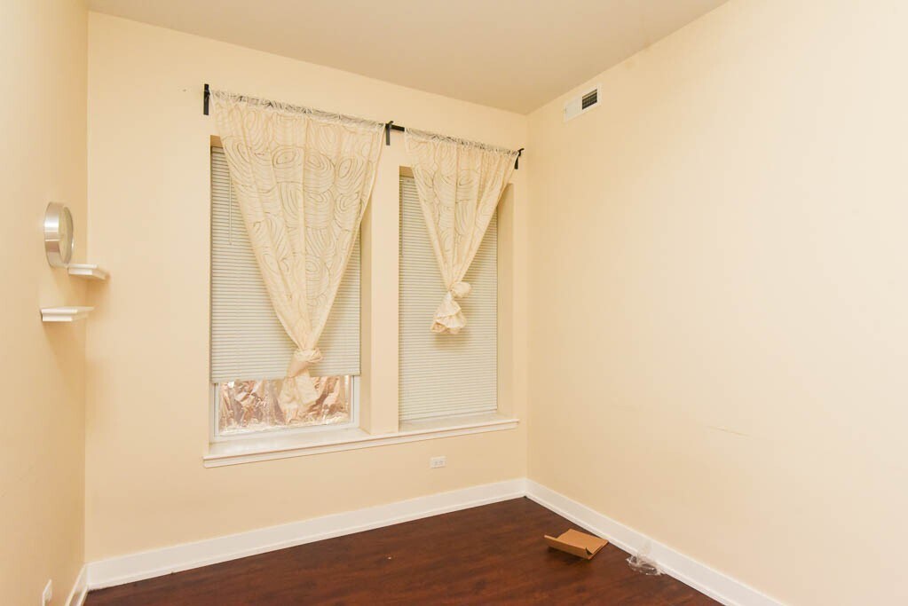Building Photo - 4748 N Kenneth Ave