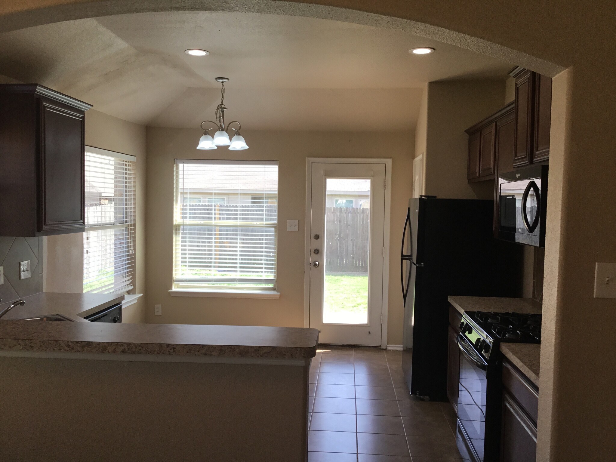 Building Photo - 1116 Lake Hollow Dr