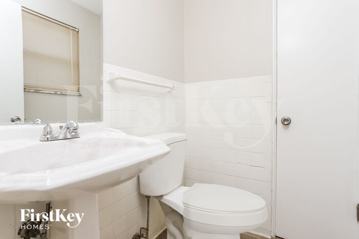 Building Photo - 525 Lula Dr
