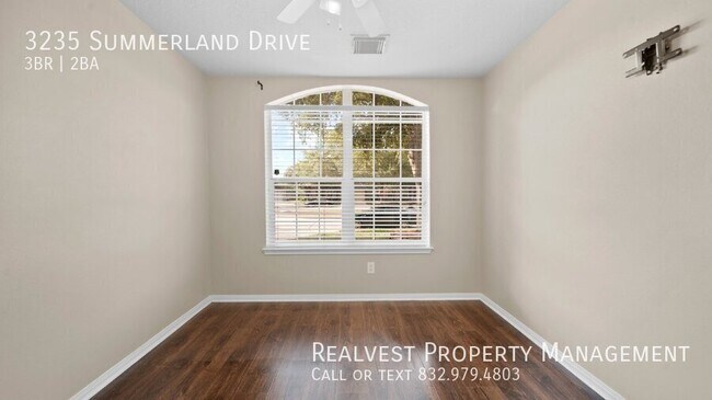 Building Photo - 3235 Summerland Dr
