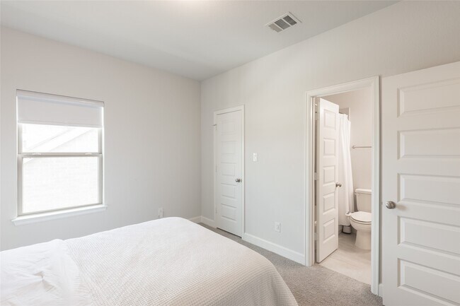 Building Photo - 24610 Beebalm Trl