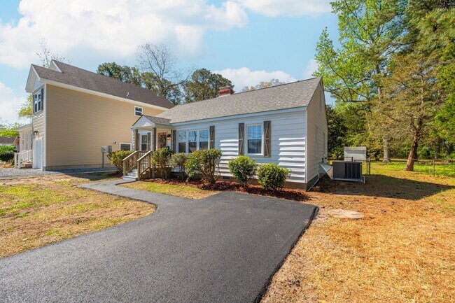 Building Photo - Call Sabrina Thomas at 757-767-0767 for more information