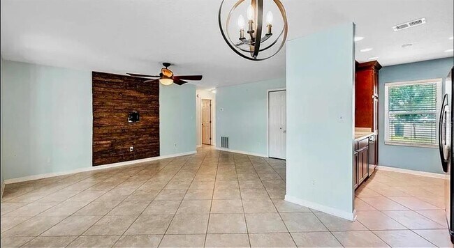 Building Photo - 120 Bent Oak Ct