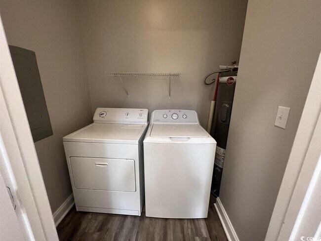 Building Photo - 2057 Silvercrest Dr