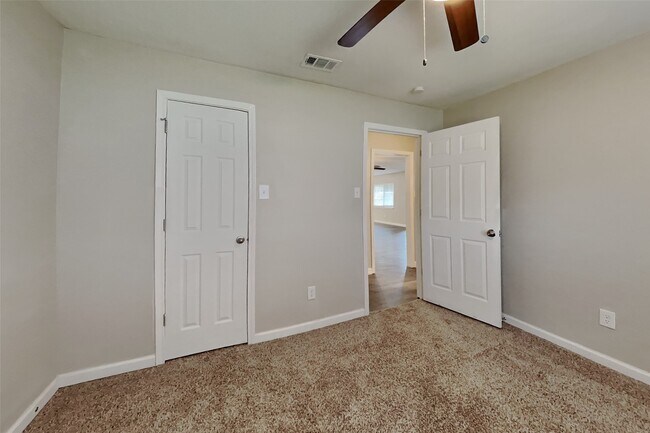 Building Photo - 3007 Birch Creek Dr