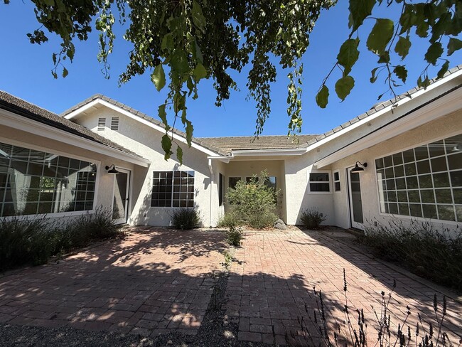 Building Photo - Beautifully Updated Single Story Custom Ho...