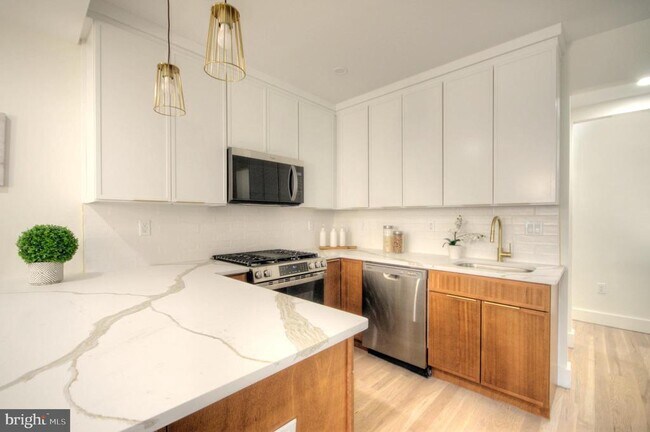Building Photo - 123 Park Ave