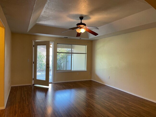 Building Photo - 430 W Crystal Dr