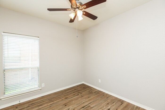 Building Photo - 1216 Sunderland Ln