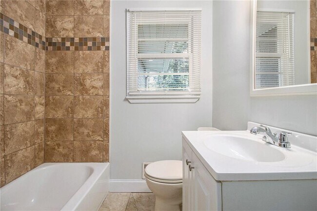 Building Photo - 1686 Derrill Dr