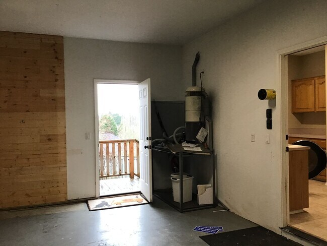 Building Photo - For Rent - Exceptional Murrayhill Location...