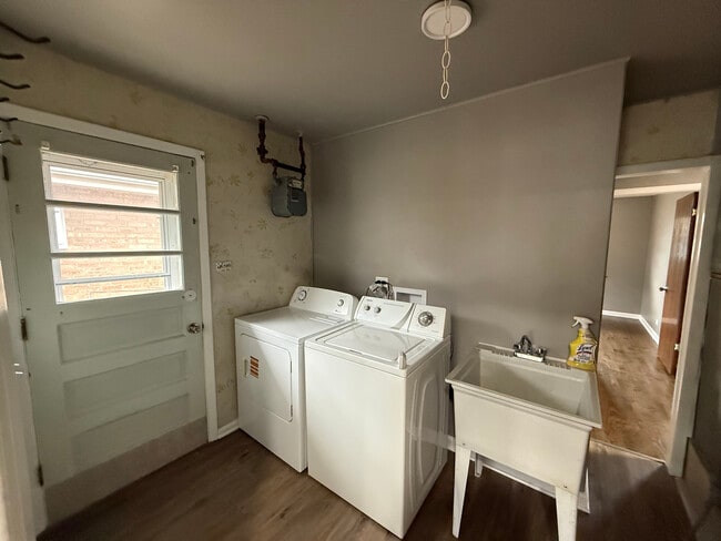 Building Photo - 7616 S Lorel Ave