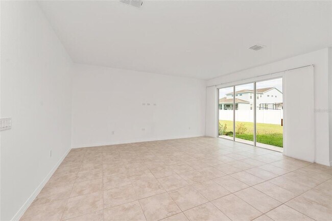 Building Photo - 6175 SW 74th Ct