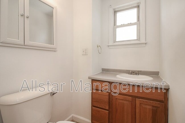 Building Photo - 736 Bettes Ave
