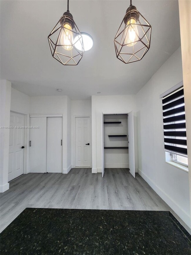 Building Photo - 2101 Normandy Dr