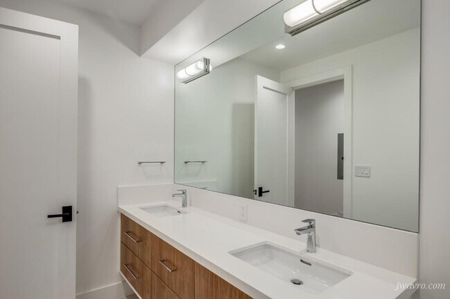 Building Photo - 20 Belcher St