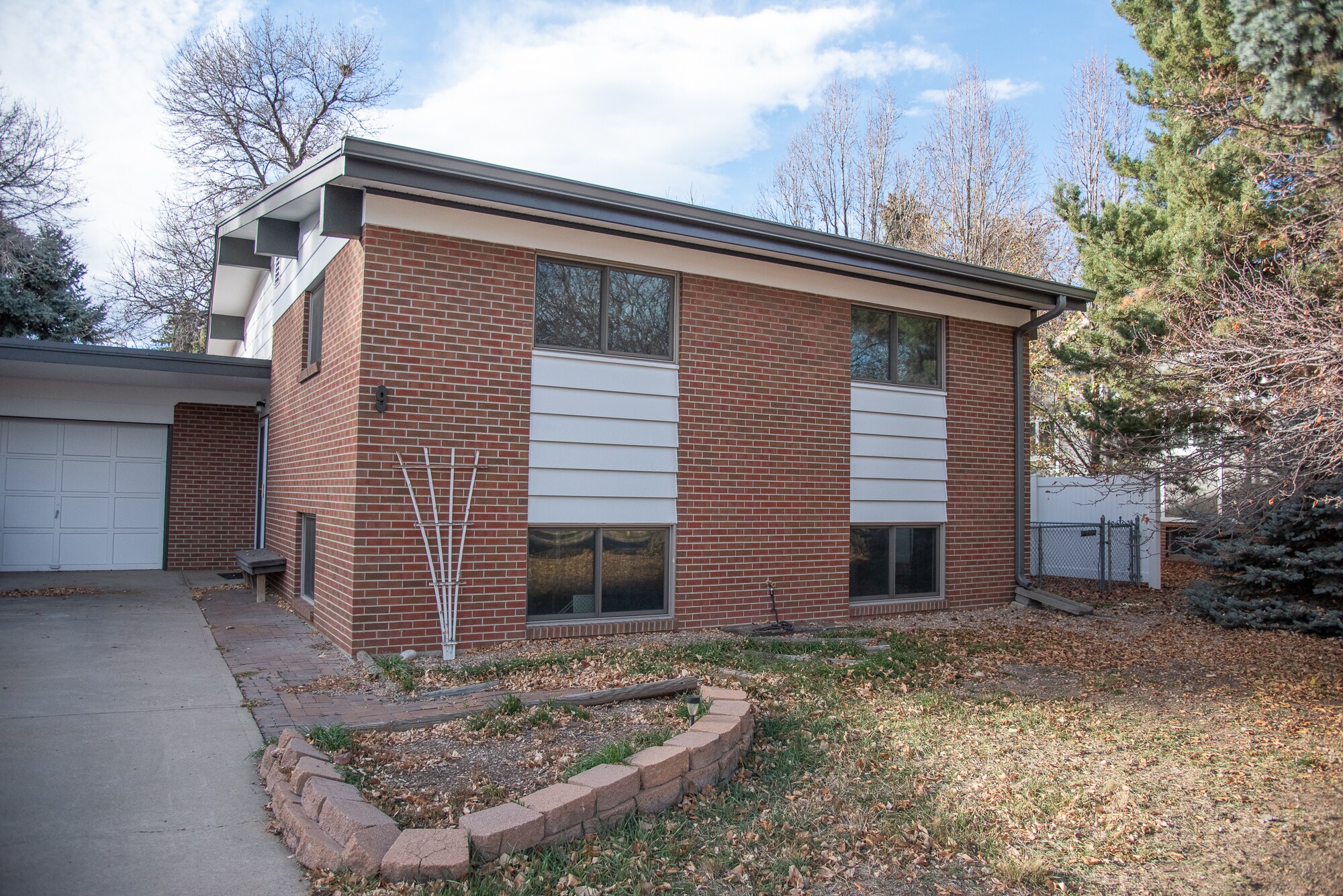 Building Photo - 9 Paramount Pky