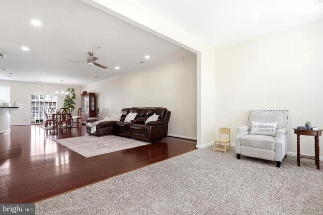 Building Photo - 7931 Crescent Park Dr