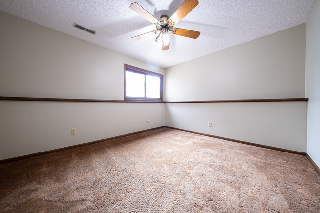 Building Photo - 1417 Raleigh Dr