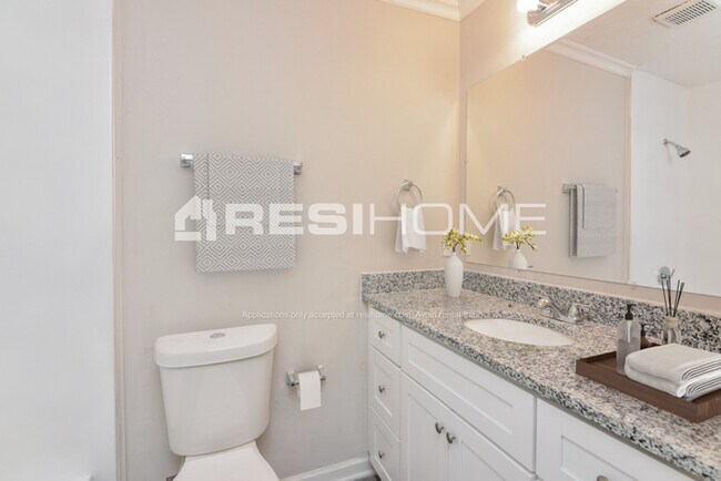 Building Photo - 5811 Navarre Ct