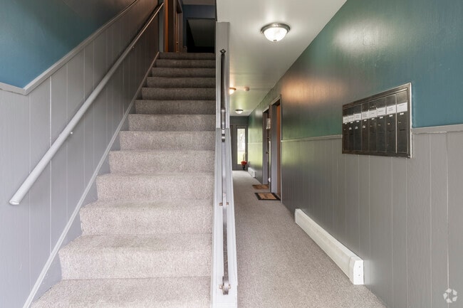 Enterance - Huntington Circle