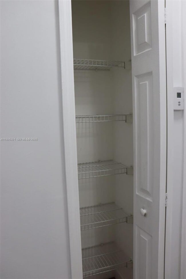 Building Photo - 2940 SE 15th Terrace