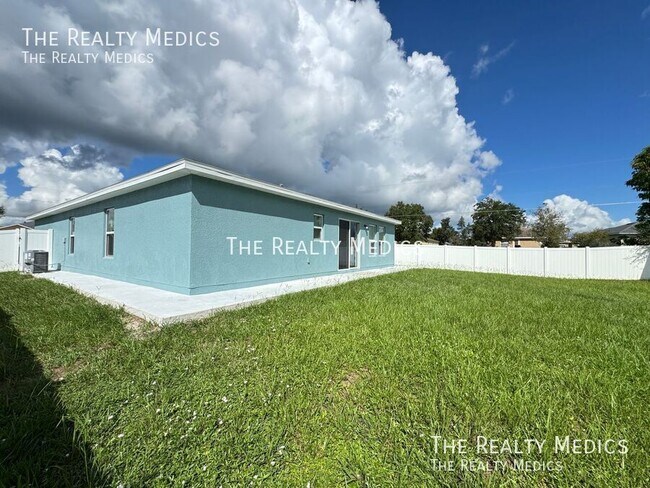 Building Photo - 326 Huron Dr
