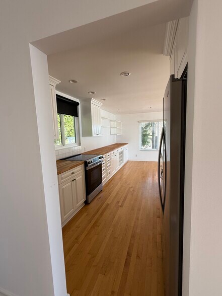 Building Photo - 18139 Coastline Dr