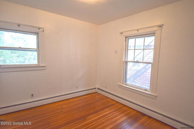 Building Photo - 558 Myrtle Ave