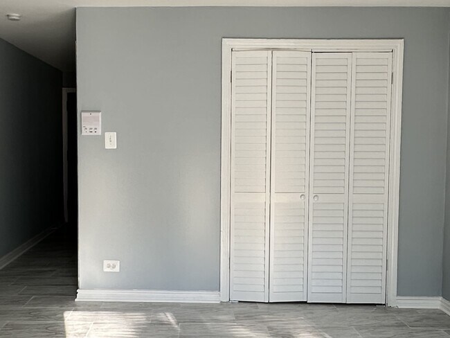 Building Photo - 6715 N California Ave