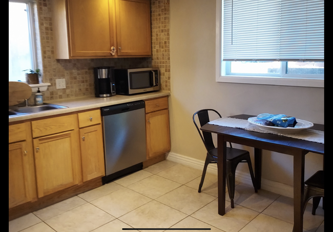 Large Eat-In Kitchen with Gas Range - 3061 W 37th Ave