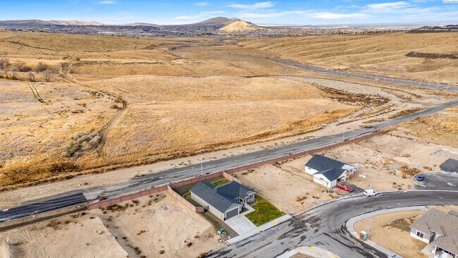 Building Photo - Beautiful brand new rental