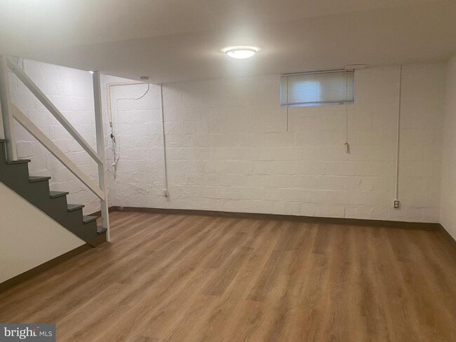 Building Photo - 1055 N Monroe St