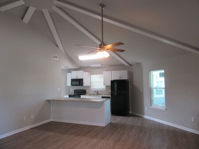 Building Photo - 1302 Grace Ave