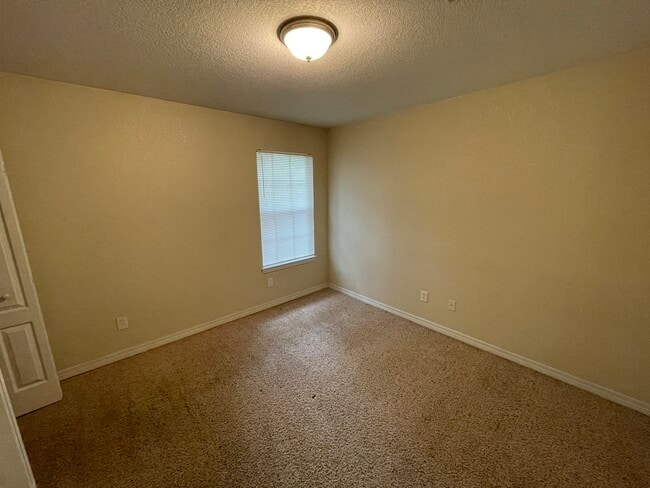 Building Photo - 5200 Arrowhead Rd