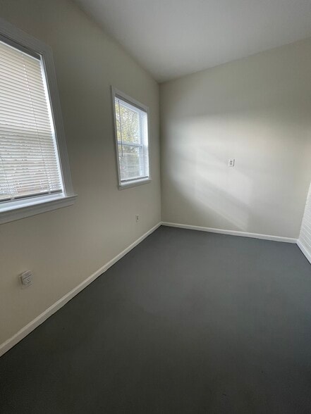 Den - 4630 New Hampshire Ave NW