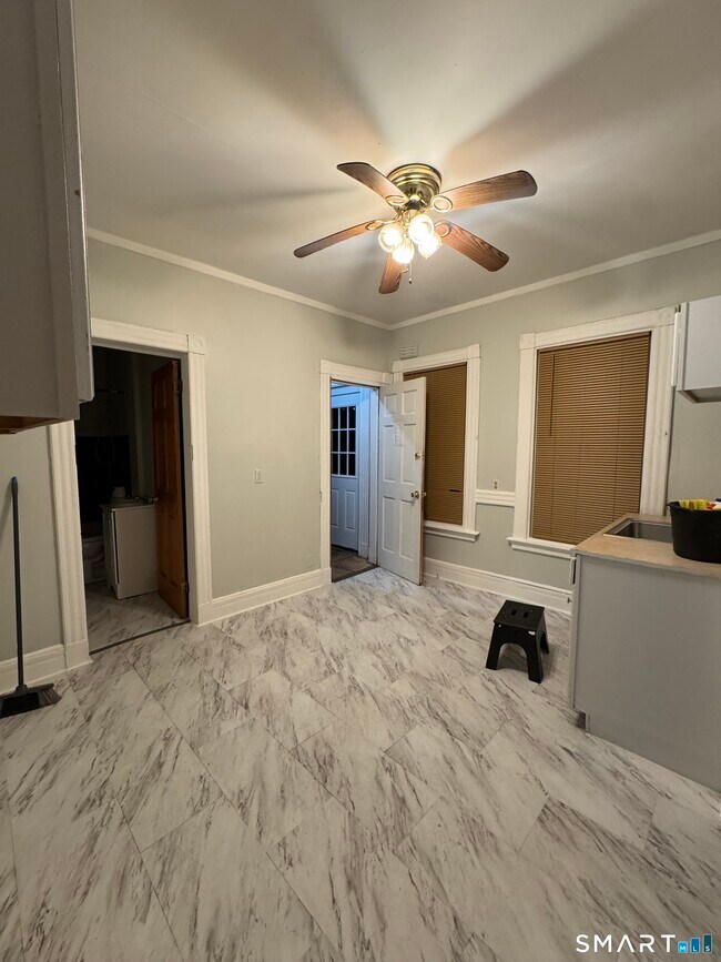 Building Photo - 15 Dayton St