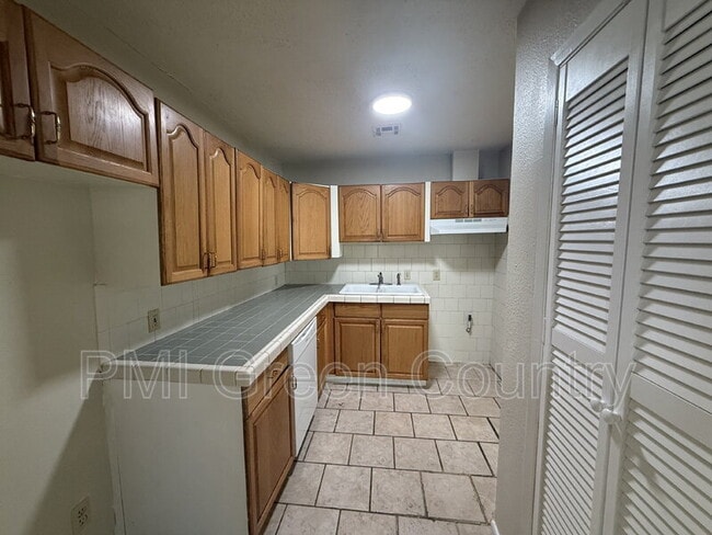 Building Photo - 3741 N Garrison Ave