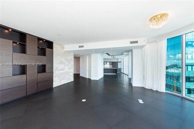 Building Photo - 200 Biscayne Blvd Way