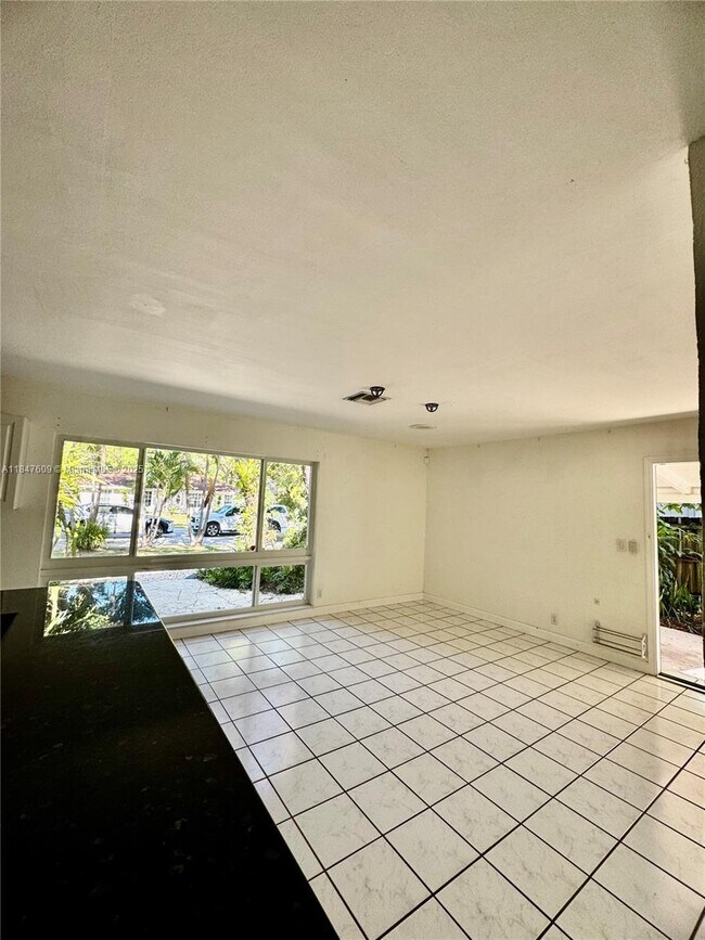Building Photo - 1601 SW 20th Ave