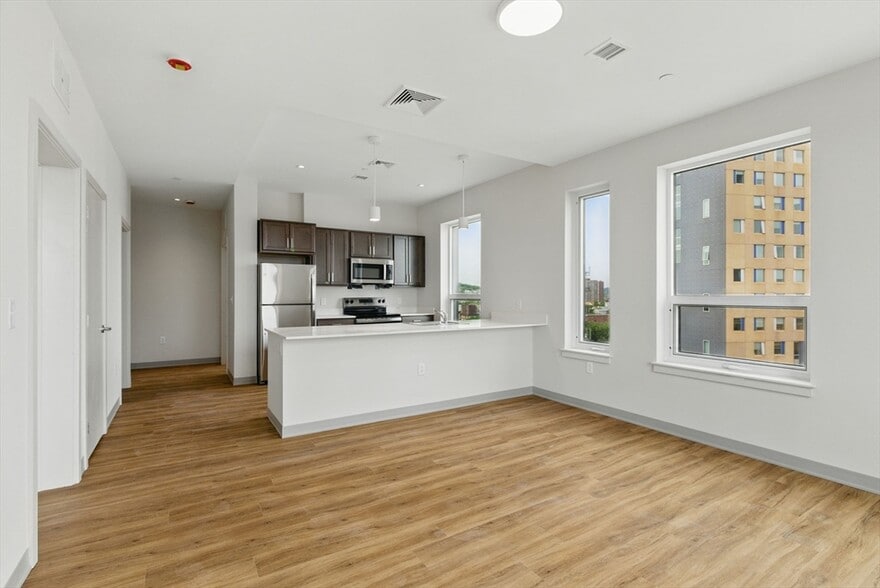 Building Photo - 1002 Tremont St