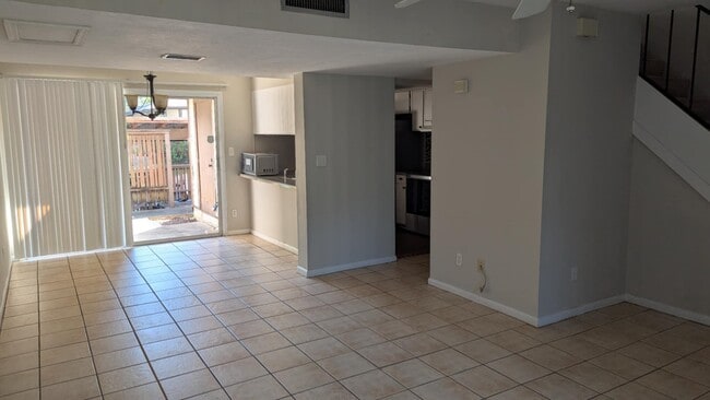 Building Photo - 410 Westwood Dr